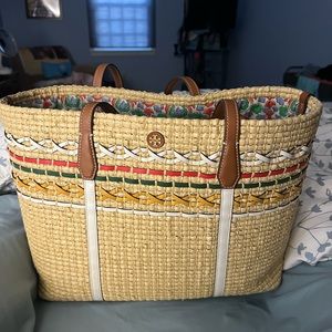 Authentic TORY BURCH Straw/Leather Oversized tote.